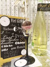 Weg mit dem alten jahr, willkommen 2021! Kostenlose Silvester Printables Fur Eine Stylishe Partydeko Und Ein Happy New Year Pink Dots Partystore Deko Blog