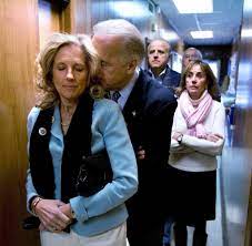 Democrat joe biden has promised to undo many of donald trump's immigration policies. Jill Biden Diese First Lady Wird Vieles Anders Machen Als Melania Trump Welt