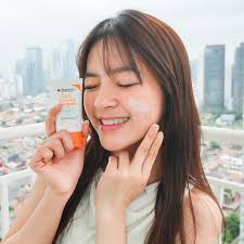 dalam kulit yang sehat dan ngga cepet keriput, ada Sun Shield yang kuat  😄💋 #TetapTerlindungiDiSetiapAktivitas