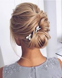 Pettinarsi per ottenere acconciature capelli lunghi per una cerimonia è un qualcosa che deve essere fatto nel modo giusto, anche se non è difficile. Acconciature Cerimonia Capelli Media Lunghezza Acconciature Capelli Medi Capelli Per Matrimoni Acconciature Bellissime