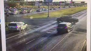 A Post On The Facebook Page For The Elgin Police Department Shows A Car Running A Red Light On Hwy 290 Just Missing A T Bone C Red Light Camera Elgin Light