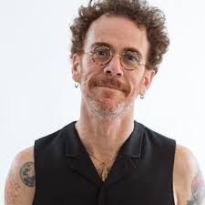 Cantando o amor, Nando Reis encabeça POA Love Festival neste domingo