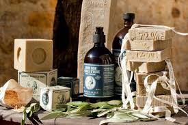 Quelle Est La Difference Entre Le Savon De Marseille Et Le Savon Noir