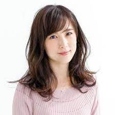 重めの縦ロールが鍵 ゆれるセミロング 40代のロングヘア ロングヘア ヘアスタイル 40代 ヘアスタイル