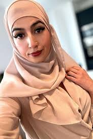 I am a 52 year old woman, I am not as attractive as I used to be, but I am  really lonely. I need a friend who wants to accompany my daily