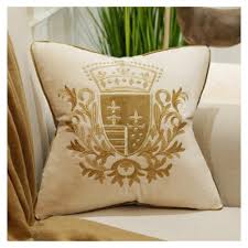 È foderato ed ha una chiusura con cerniera lampo. Brillabenny Cuscino Cover Luxury Royal Stemma Reale Corona Velluto Beige Oro Custodia Federa Sofa Arredo Casa Divano Lusso Decor