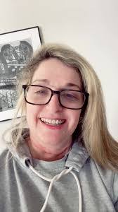 Kari Gardiner's Instagram, Twitter & Facebook