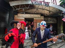 The wildlife park gives the opportunity to pet a tortoise or see a flock of flamingoes, while the extreme park kicks things up a gear with bungee jumping, go karting and a zip wire. Sunway Lagoon Theme Park Malaysiatravel