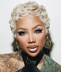 Tia Fritz's Instagram, Twitter & Facebook