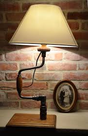 Hector Lampe Vilebrequin Chignole Hand Drill Tool Lamp Lampe Vintage Faite A Partir Dun Ancient Vilebrequin Nettoye Et Patine Lamp Antique Lamps Cool Lamps