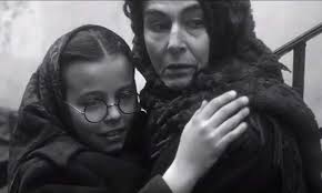 Anna mucha était danka dresner anna mucha endossait le rôle de danka dresner, la jeune fille que l'on voit tout au long du film avec sa mère. Anna Mucha W Filmie Lista Schindlera Jako Dziecko Wycieklo Stare Foto