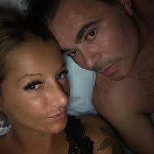 Mulher de Toy na sala operações antes do casamento. Cantor gosta de mamas  «mais pequenas»