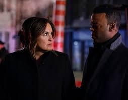 Rollins tries to help her father after he's hospitalized. Law Order Svu Season 22 Episode 12 Review In The Year We All Fall Down Tv Fanatic