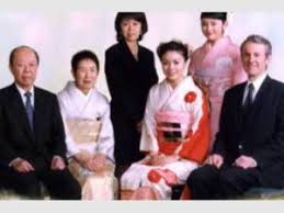 宮澤エマ。ニックネームは「ラフルアー宮澤エマ, emma miyazawa la fleur」。出身地は「東京都文京区」。1988年11月23日生まれの32歳。星座はいて座. å®®æ¾¤ã‚¨ãƒžã®å­¦æ­´ å‡ºèº«å¤§å­¦é«˜æ ¡ã‚„ä¸­å­¦æ ¡ã®åå·®å€¤ ç¥–çˆ¶ã‚„å®¶ç³»å›³ã‚‚ç´¹ä»‹ èŠ¸èƒ½äººæœ‰åäººå­¦æ­´åå·®å€¤ Com