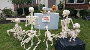 There are many great diy christmas decoration ideas that are fun to create and are easy on your budget too! 60 Skeleton Halloween Decoration Ideas For Outdoors