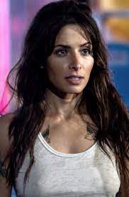 Born aahoo jahansouz shahi on 10th january, 1980 in euless, texas, usa, she is famous for dallas cowboys in 2018, she starred in the series reverie. Sarah Shahi Moviepilot De