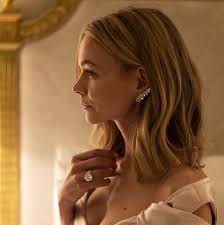 Carey mulligan has said she was alarmed after a major publication ran a review of her new film questioning whether she was attractive enough for the role. Carey Mulligan S Jewelry And Dress 2021 Golden Globes In Photos