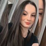 Eloise Branch's Instagram, Twitter & Facebook