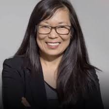 Lisa Vecchio talked to me about the 𝗿𝗲𝗮𝗹𝗶𝘁𝘆 of searching for a  senior marketing leadership role today, and here's a snippet of her  approach to applying to jobs