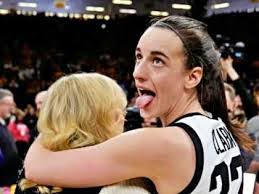 Monique Lamontagne's Instagram, Twitter & Facebook