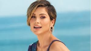 She has appeared on the cover of several major fashion magazines, including french vogue, marie claire, british and american elle. Longe Dos Pais Flavia Alessandra Chora De Saudades Ao Ve Los No Encontro Com Fatima Verso Diario Do Nordeste