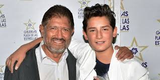 Ni hablar de las actuaciones tan patéticas de varios actores o dejo en claro esto porque mi corazón es tuyo fue quizá la menos peor de la trilogía cómica de juan osorio (una familia con suerte y porque el. Juan Osorio Recibe Homenaje Por La Produccion De Sueno De Amor