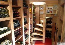 Je voudrais savoir quoi faire pour rendre ma cave à vin plus humide. Amenager Une Cave A Vin Chez Soi Cave A Vin Design De Cave A Vin Amenagement Cave