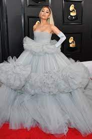 Und zumindest das kleid der braut hat bereits eine lange geschichte hinter sich: Ariana Grande Grau Tragerloses Ballkleid 2020 Grammys Roter Teppich Thecelebritydresses