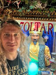 And just like that Kenyan 🇰🇪Collins Omondi will hook up with legendary  Steve Harvey Ie~ensure you are connected to everyone who inspires you in  one way or the other.Even if it's someone