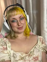 Looking for survivors to play Dead by Daylight