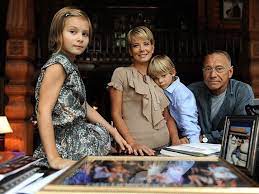 За рулём автомобиля был кончаловский. Doch Yulii Vysockoj Prodolzhaet Nahoditsya V Kome Glamurchik Tochka Net