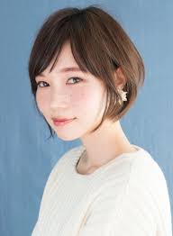 大人フェミニンな前下がりひし形ショート 髪型 ヘアスタイル ヘアカタログ ビューティーナビ 짧은 머리 스타일 헤어스타일 머리
