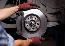 Wann deine bremsbeläge gewechselt werden müssen, hängt vom individuellen verschleiß ab. Gunstige Bremsen Wechseln Reparieren Kostenvergleich Bei Autobutler