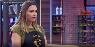 Ayer se vio el programa en el que el jurado determinaba su eliminación, luego de una reñida definición con cande vetrano. Masterchef Mexico Quien Es Salime La Eliminada De Este 15 De Enero Fotos