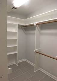 Kleine Doppeltur Schrankregale 64 Ideen Fur 2019 Doppelturschrankregale Fur Id In 2020 Closet Remodel Small Space Bathroom Remodel Small Master Bedroom Closet Ideas
