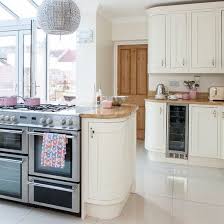 Kitchen Flooring Ideas For A Floor That S Hard Wearing Practical And Stylish Kitchen Flooring Trendy Kitchen Tile Glossy Kitchen