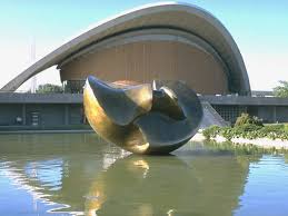 Hier treffen alter westen und neue mitte aufeinander, als wäre es immer so gewesen. Haus Der Kulturen Der Welt Music In Tiergarten Berlin