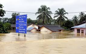 Banjir juga menjejaskan 1,100,000 orang penduduk di sri lanka. Gambar Sudahkah Anda Lihat Banjir Terburuk Sejak 30 Tahun Di Pantai Timur