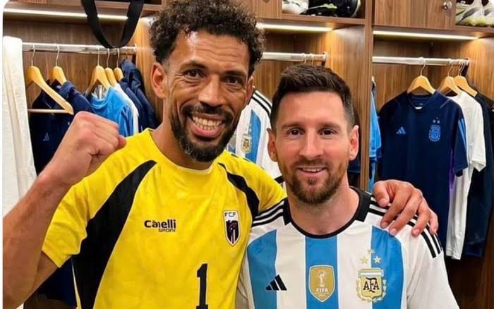 Thủ môn Vozinha khoe ảnh khoác vai Messi giữa tin đồn gia nhập đội bóng của  Beckham