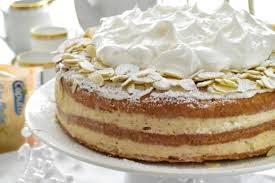Le mandorle dolci e le mandorle amare vengono utilizzate in cucina e in pasticceria per. Torta Alle Mandorle Con Crema Di Mascarpone E Nocciole Dolci Progetti Di Umberto Cozzolino