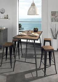 Decouvrez Le Mobilier Vintage Une Etonnante Invitation Au Voyage Decoration Interieure Decoration Maison Table Haute Mange Debout