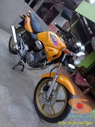 Modifikasi revo pilihan warna dan gaya oto. Kumpulan Foto Nostalgia Honda Tiger 2000 Warna Kuning Brosis Setia1heri Com