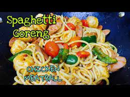 Menu ni kita olah dari sos spaghetti bolognese segera di pasaran, tapi kita jadikannya lebih sedap dan special. Resepi Spaghetti Goreng Chicken Meatball Simple Youtube In 2021 Chicken Meatballs Spaghetti Meatballs
