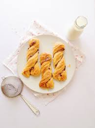 Torsades Feuilletees A La Creme Patissiere Et Aux Pepites De Chocolat Patissiere Pepite Chocolat Creme Patissiere