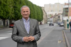 L'ouvrage est conclu par philippe van parijs, l'un des premiers promoteurs du revenu universel, professeur ordinaire émérite à l'université catholique de louvain (chaire hoover d'éthique économique et sociale). Reims Pour Ou Contre Le Revenu Universel Face A Face Entre Deux Personnalites Remoises