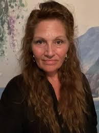 Rocking 60s with rosemary-oiled, ash blonde hair