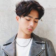 kazu カズ パーマ好きです 自由が丘さんはinstagramを利用しています 2ブロックてスッキリさを出してパーマで柔らかさがだせます 2 9 10は地元 福岡にいるのでご予約は今日か月曜日からです 本日は寒いですが ご予約取 asian hair asian men hairstyle mens perm