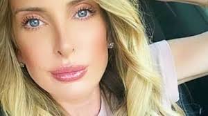 Lindsie Chrisley Takes Jab At Parents' Crimes