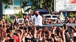 Mempermasalahkan Kerumunan Jokowi di Maumere - Tirto.ID