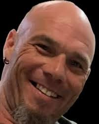 Robert Castro's Instagram, Twitter & Facebook